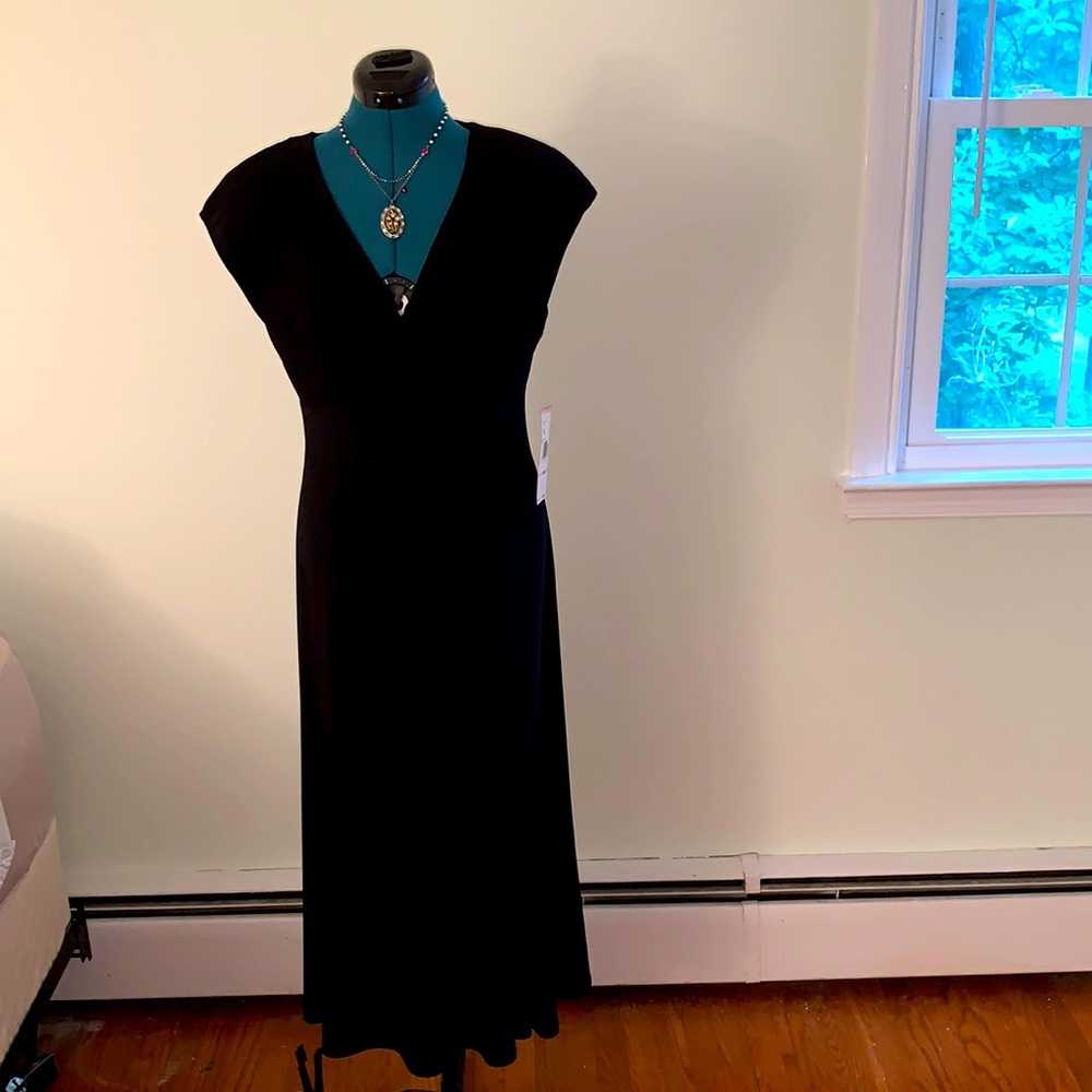 NWT Jones New York perfect black dress